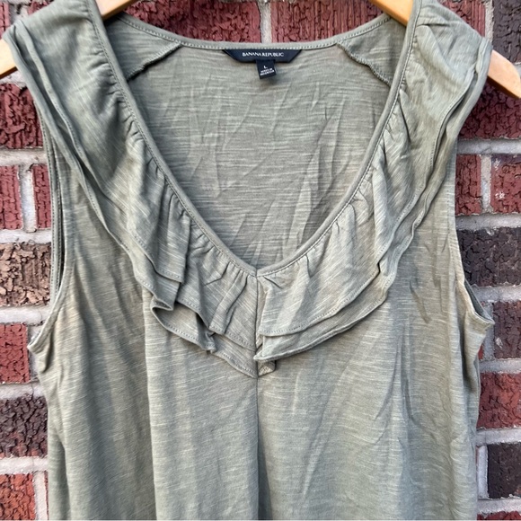Banana Republic Olive Green Flounce Front Deep Scoop Neck Sleeveless Tank Top - Picture 2 of 3